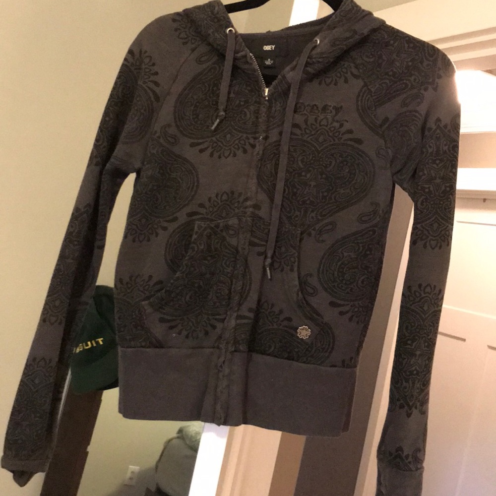 Obey sweater